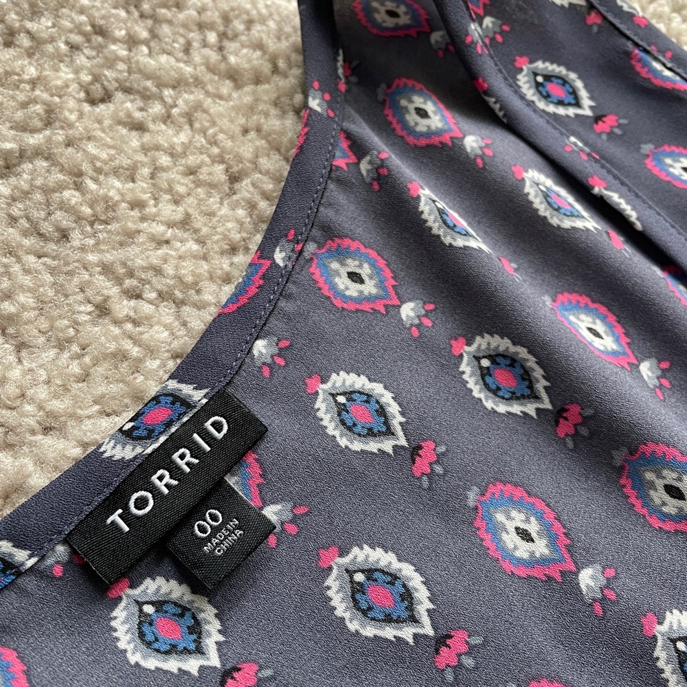 Torrid Southwestern Gray Pink Paisley Sleeveless Top Size 00 (Medium/Large, 10) - Picture 3 of 8